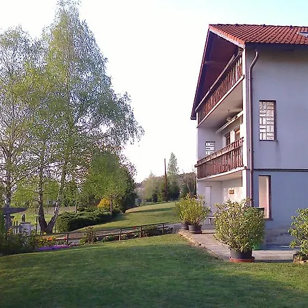Ferienwohnung & Gastezimmer Familie Englstorfer ゲストハウス Burgau