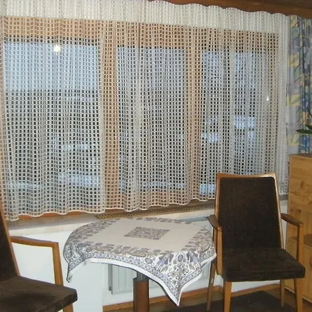 ゲストハウス Ferienwohnung & Gastezimmer Familie Englstorfer *