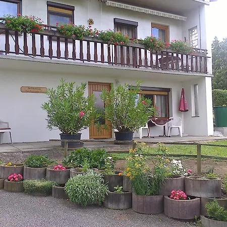 Ferienwohnung & Gastezimmer Familie Englstorfer * Burgau