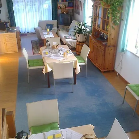 ゲストハウス Ferienwohnung & Gastezimmer Familie Englstorfer