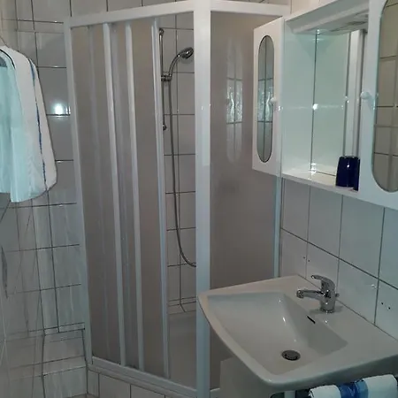 ゲストハウス Ferienwohnung & Gastezimmer Familie Englstorfer Burgau