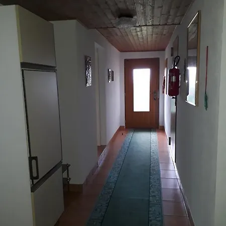 ゲストハウス Ferienwohnung & Gastezimmer Familie Englstorfer *