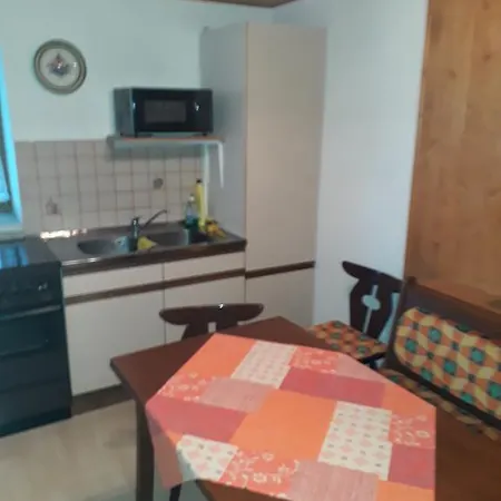 Ferienwohnung & Gastezimmer Familie Englstorfer ゲストハウス Burgau