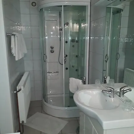 Ferienwohnung & Gastezimmer Familie Englstorfer *