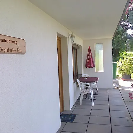 Ferienwohnung & Gastezimmer Familie Englstorfer ゲストハウス Burgau