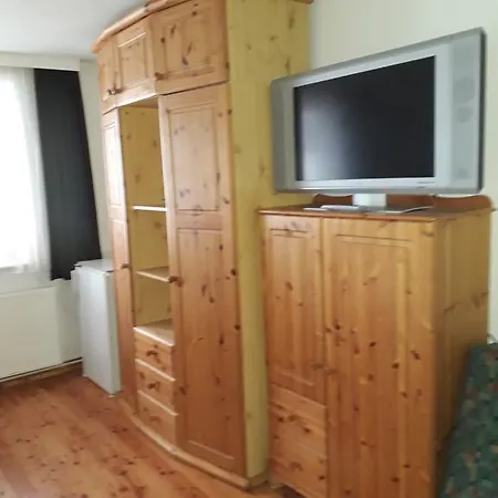 ゲストハウス Ferienwohnung & Gastezimmer Familie Englstorfer