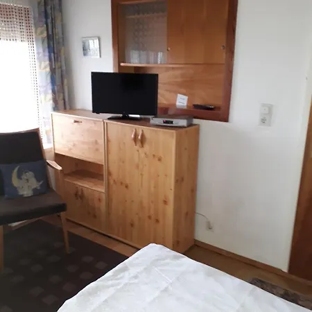 Ferienwohnung & Gastezimmer Familie Englstorfer ゲストハウス Burgau