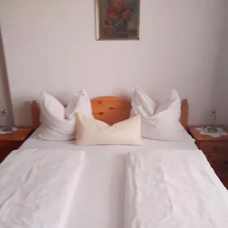 ゲストハウス Ferienwohnung & Gastezimmer Familie Englstorfer Burgau
