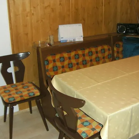 ゲストハウス Ferienwohnung & Gastezimmer Familie Englstorfer *